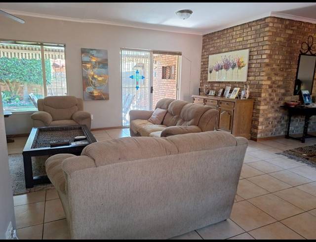 3 BEDROOM HOUSE FOR SALE IN MONTANA PARK